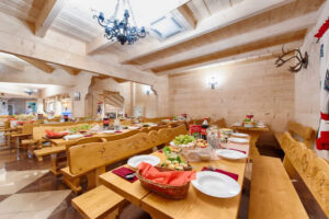 APARTAMENTY & POKOJE WERONIKA INN PORONIN Z BASENEM KRYTYM BLISKO WYCIĄGU SUCHE PORONIN