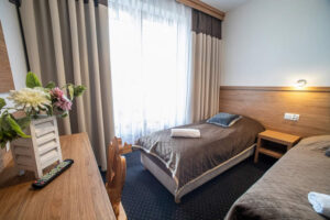 APARTAMENTY & POKOJE WERONIKA INN PORONIN Z BASENEM KRYTYM BLISKO WYCIĄGU SUCHE PORONIN