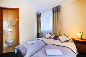 APARTAMENTY & POKOJE WERONIKA INN PORONIN Z BASENEM KRYTYM BLISKO WYCIĄGU SUCHE PORONIN