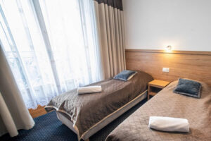 APARTAMENTY & POKOJE WERONIKA INN PORONIN Z BASENEM KRYTYM BLISKO WYCIĄGU SUCHE PORONIN