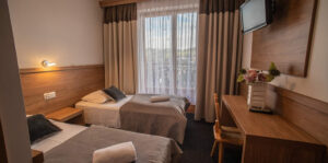 APARTAMENTY & POKOJE WERONIKA INN PORONIN Z BASENEM KRYTYM BLISKO WYCIĄGU SUCHE PORONIN