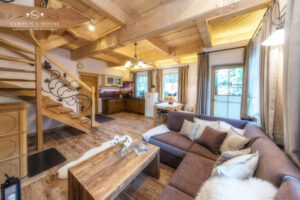 DOMEK & APARTAMENTY CYRHLICA HOUSE