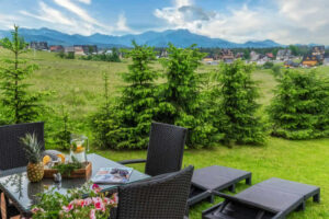 KOMFORTOWE DOMKI POD GIEWONTEM Z WIDOKIEM NA GÓRY