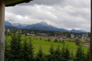 KOMFORTOWE DOMKI POD GIEWONTEM Z WIDOKIEM NA GÓRY