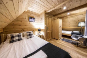 KOMFORTOWE DOMKI POD GIEWONTEM Z WIDOKIEM NA GÓRY