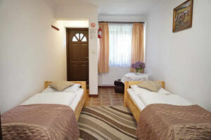 DOMKI & POKOJE GROŃ PLACÓWKA W GÓRACH