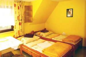 DOMEK I POKOJE MONIKA PRZY TERMACH