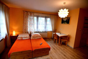 FAJNE APARTAMENT & POKOJE POD LIPĄ W GÓRACH