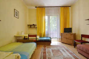 DW CHEMIK W CENTRUM SZCZAWNICY PIENINY