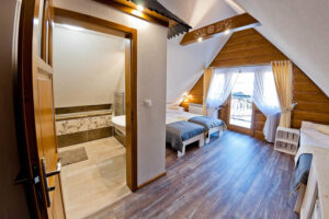 APARTAMENTY I POKOJE NA POLANIE Z WIDOKIEM NA GÓRY